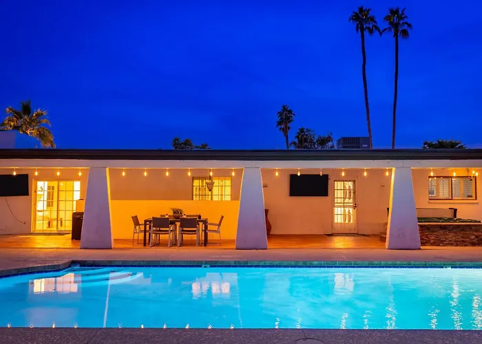 Luxury Desert Oasissport Courttheatergolf Holiday home