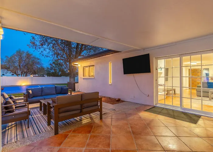 Luxury Desert Oasissport Courttheatergolf Holiday home *