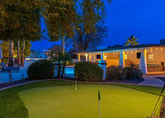 Luxury Desert Oasissport Courttheatergolf Holiday home