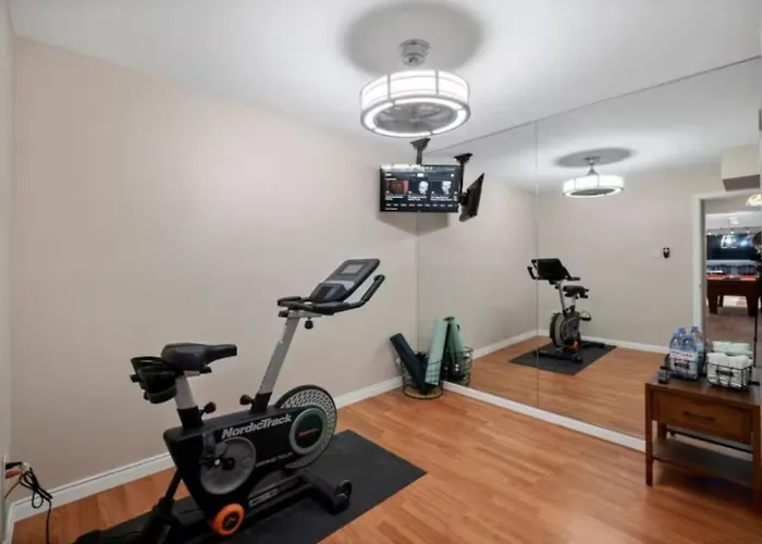 Luxury Desert Oasissport Courttheatergolf Holiday home